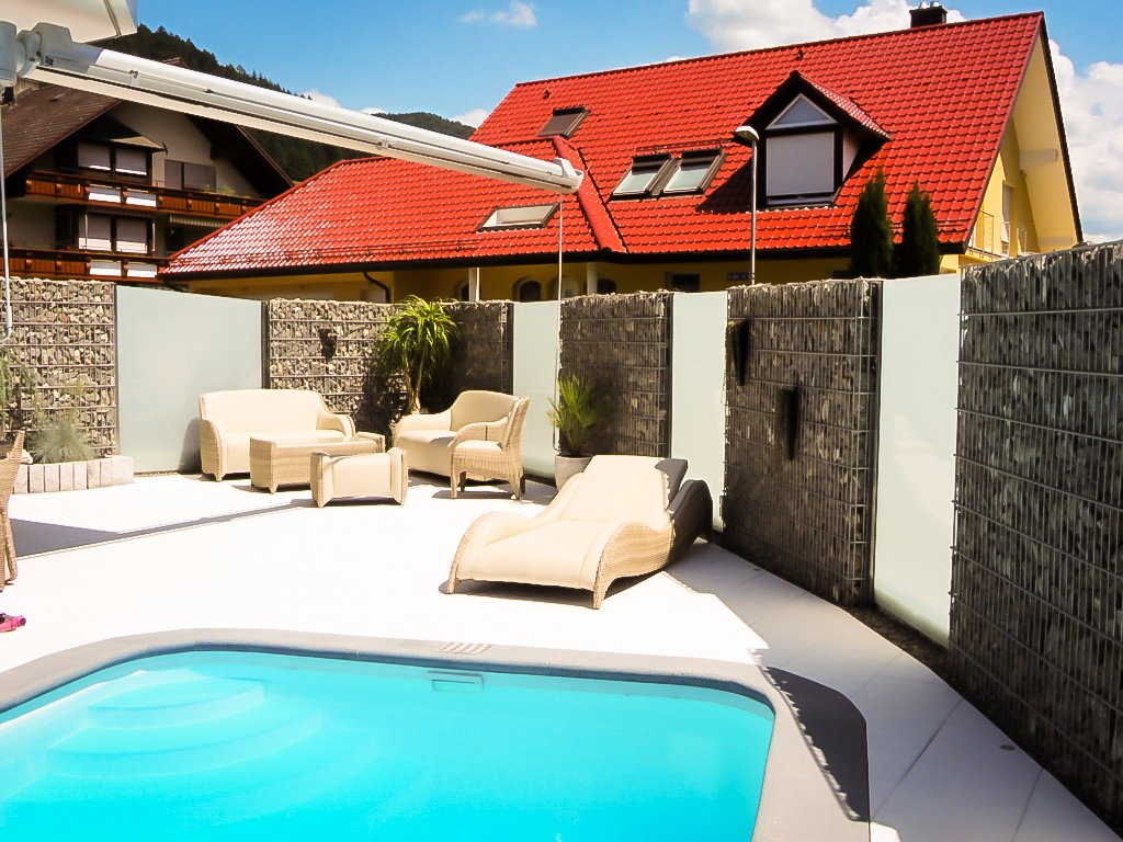 Poolbau / Terrasse / Sichtschutz-Mauer