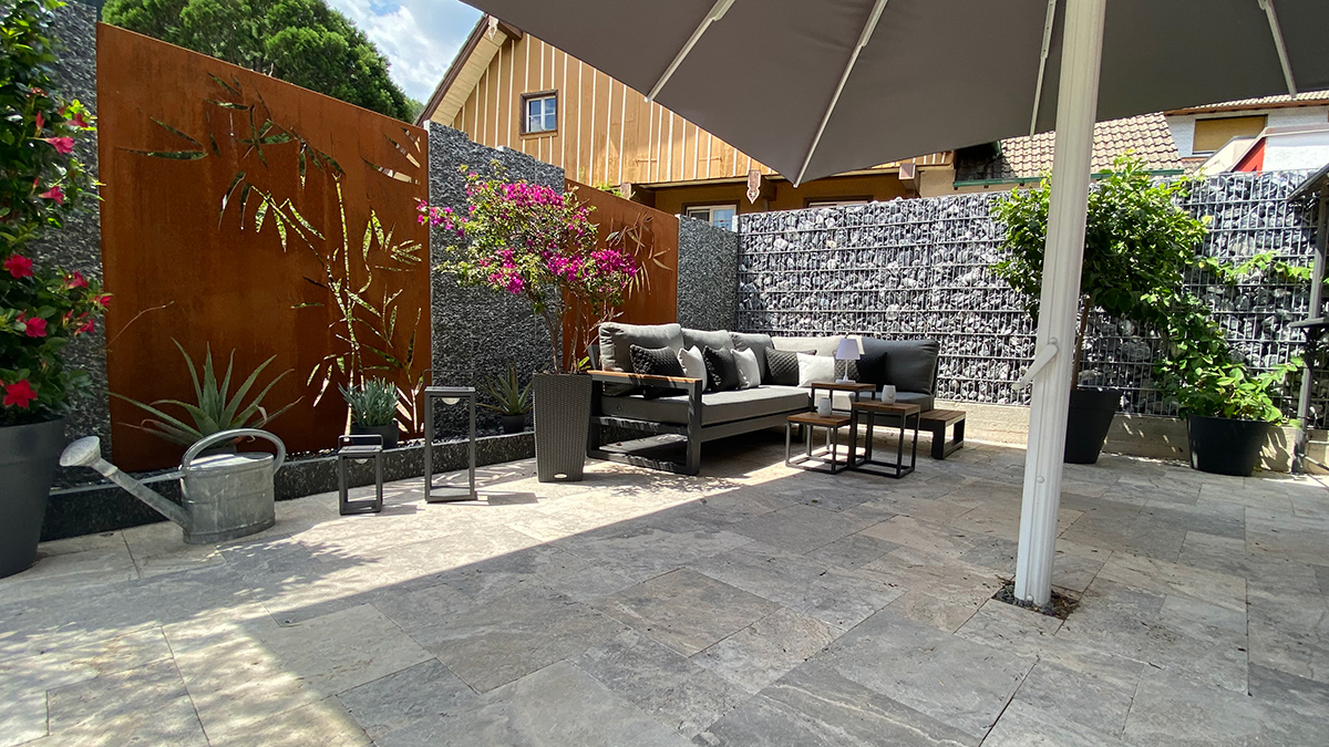 Außenanlage / Mauerbau