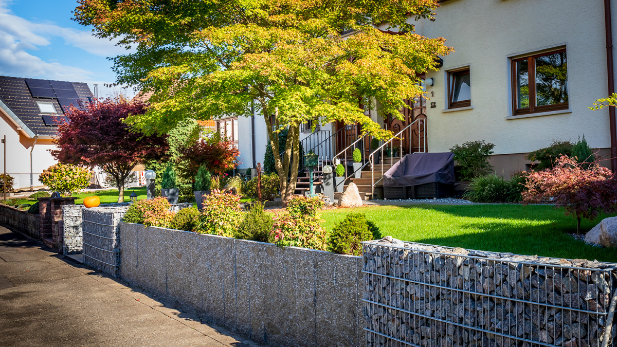 Gartenbau / Gabionenzaun / Natursteinmauer